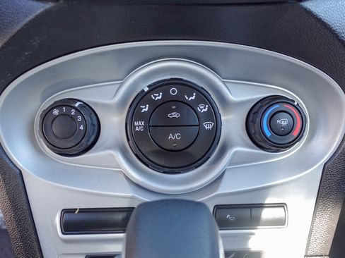 Used 2017 Ford Fiesta SE image 19