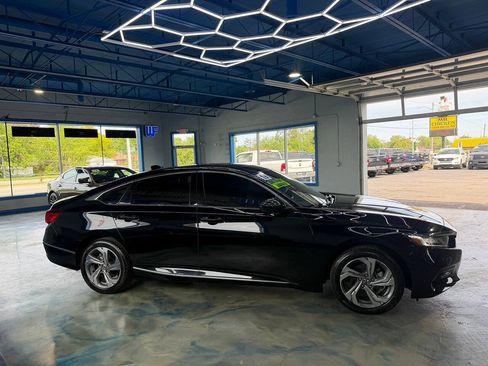Used 2019 Honda Accord EX image 10