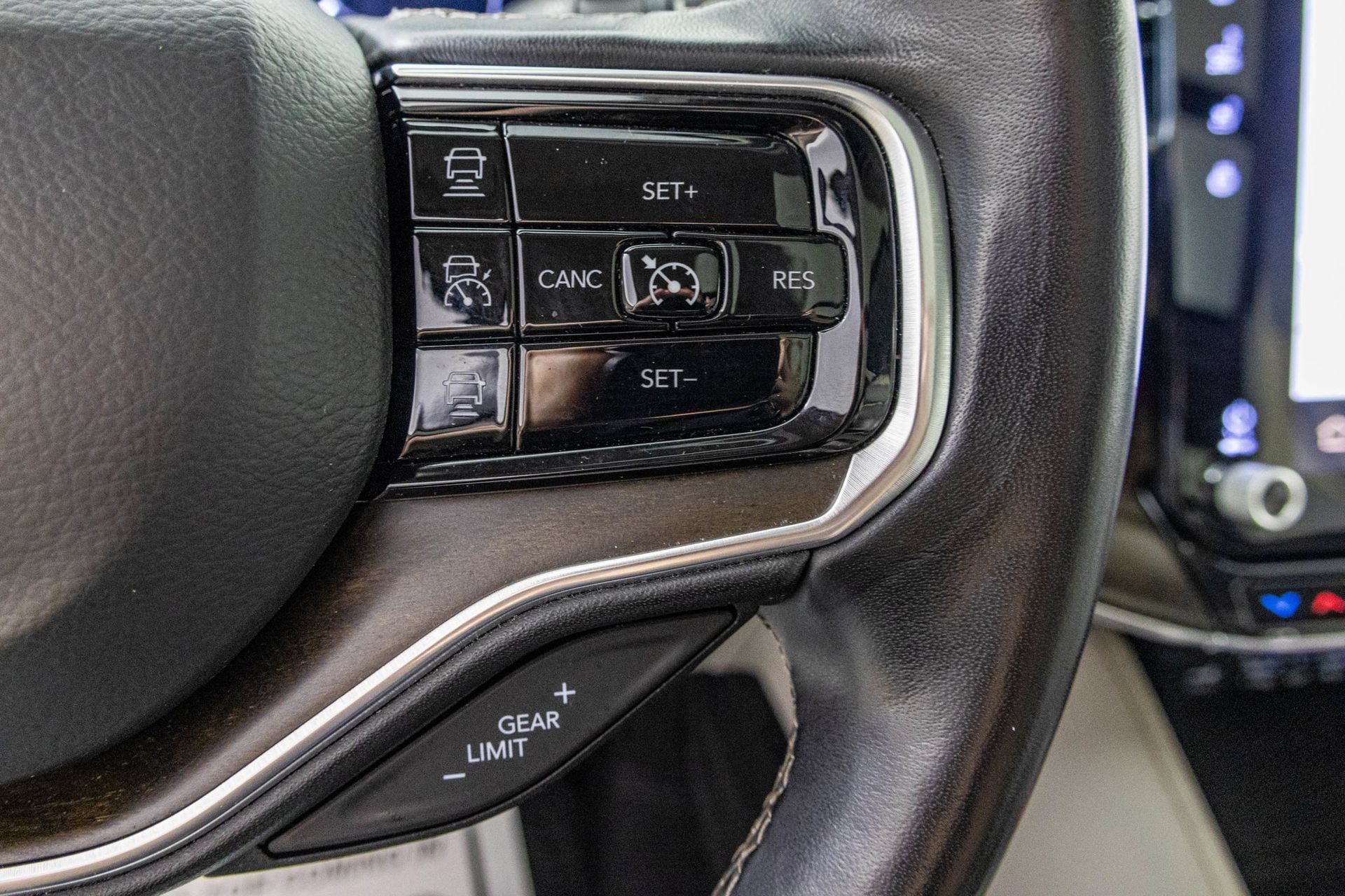 Used 2022 Jeep Grand Wagoneer Series I AWD/4WD image 35