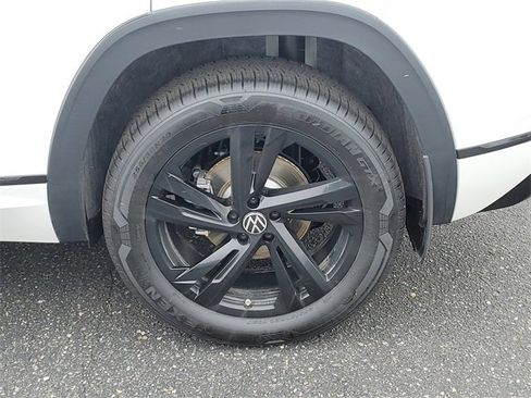 New 2026 Volkswagen Atlas Cross Sport SEL R-Line image 5