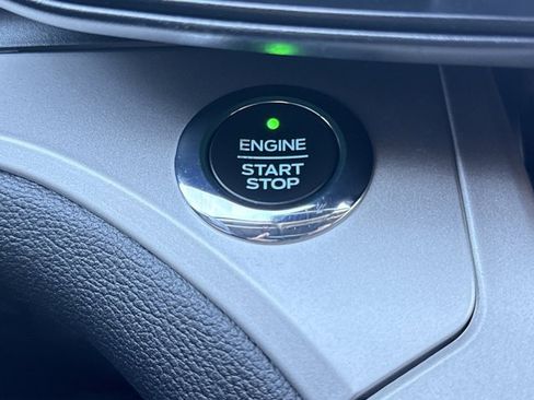 Used 2021 Ford Explorer XLT image 27