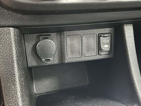 Used 2015 Toyota Corolla L image 30