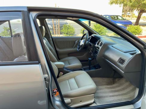 Used 1999 INFINITI G20 FWD image 36