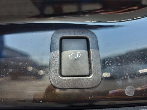 Used 2018 Toyota Highlander XLE FWD image 33