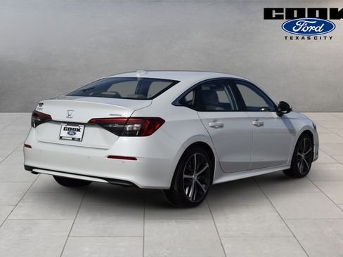 Used 2022 Honda Civic Touring image 3