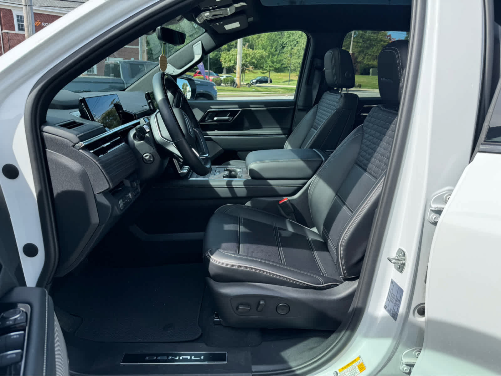 Used 2025 GMC Sierra EV Denali AWD/4WD image 11