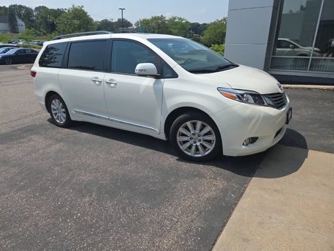 Used 2017 Toyota Sienna Limited Premium FWD image 26