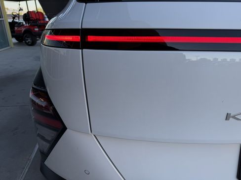 Used 2024 Hyundai Kona Limited image 14