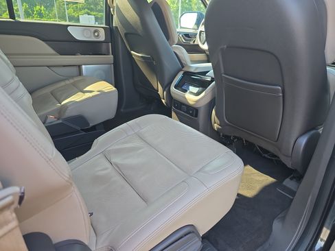 Used 2023 Lincoln Navigator L Reserve AWD/4WD image 11