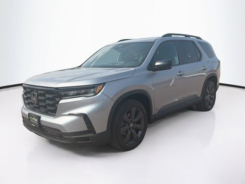 Used 2025 Honda Pilot Sport image 3