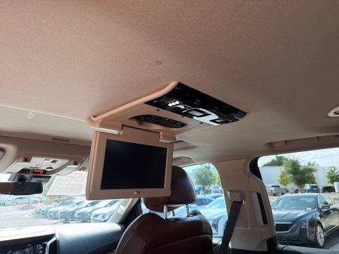 Used 2020 Cadillac Escalade Premium Luxury RWD image 36