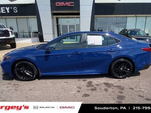Used 2025 Toyota Camry SE w/ Convenience Package FWD image 6