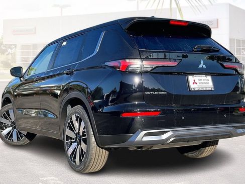 New 2026 Mitsubishi Outlander SE image 3