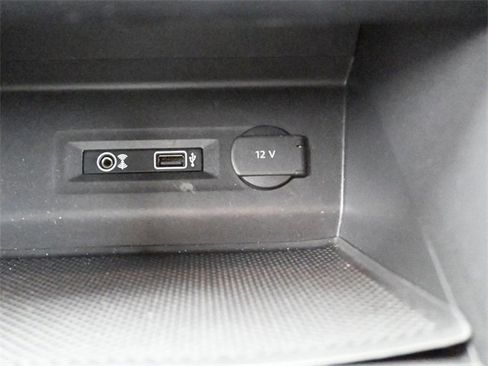 Used 2019 Volkswagen Atlas SE w/ Towing Package image 9