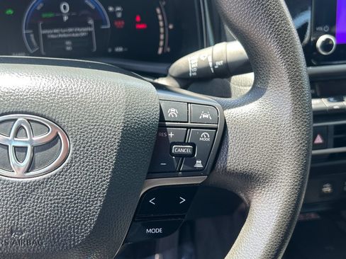 Used 2025 Toyota Camry LE FWD image 30