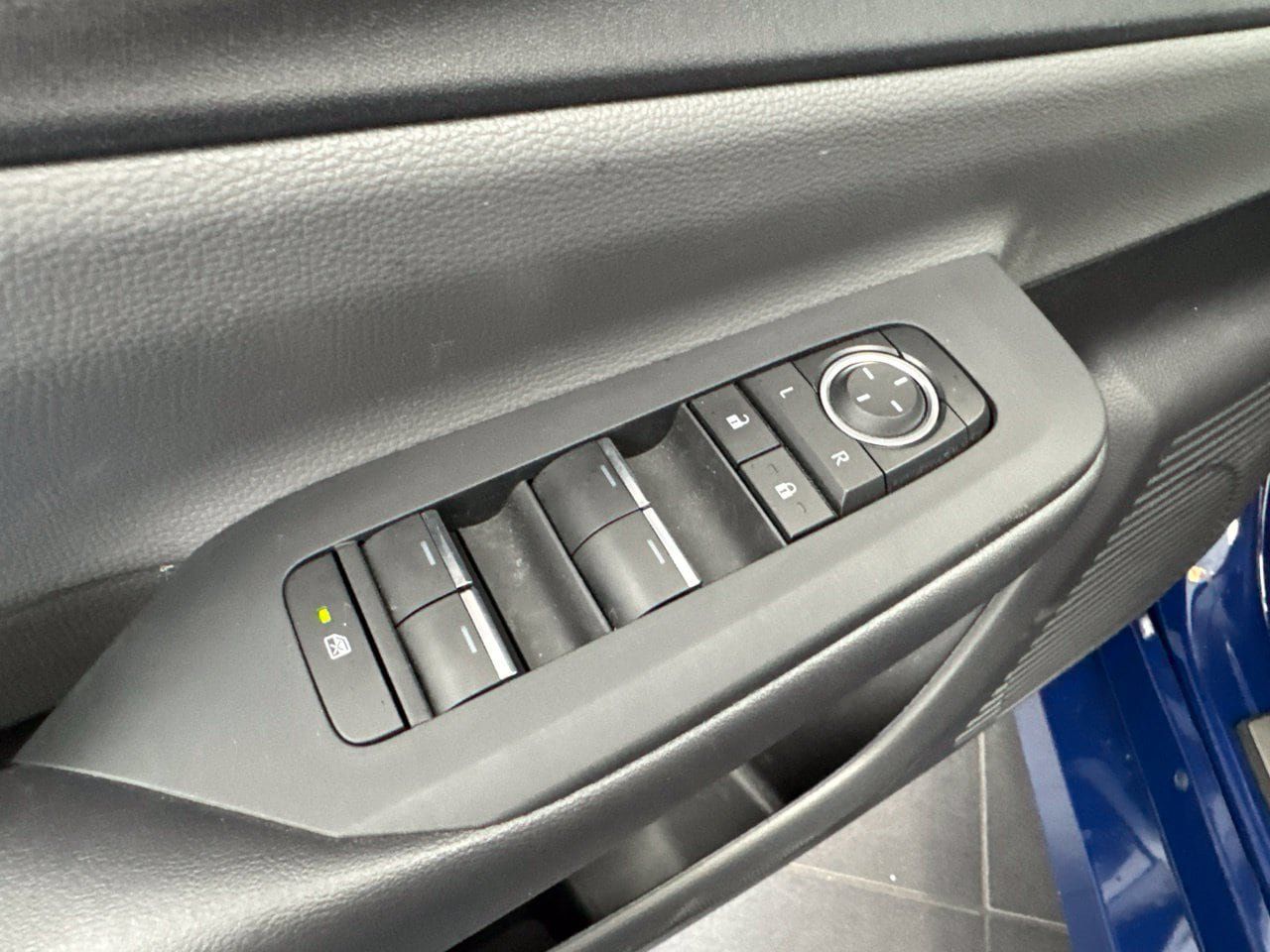 Used 2025 Toyota Prius XLE FWD image 36