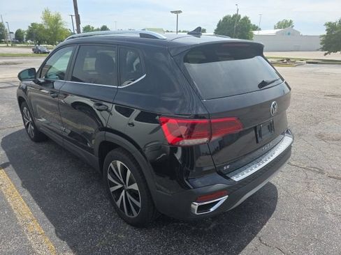 Used 2022 Volkswagen Taos SE image 2