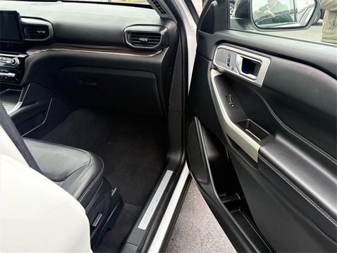 Used 2023 Ford Explorer Limited w/ Equipment Group 301A image 31