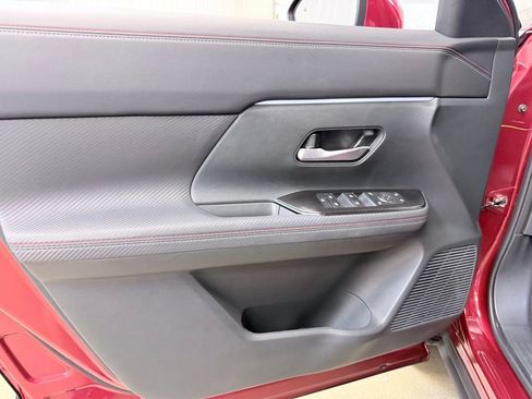 Used 2025 Nissan Kicks SR AWD/4WD image 8