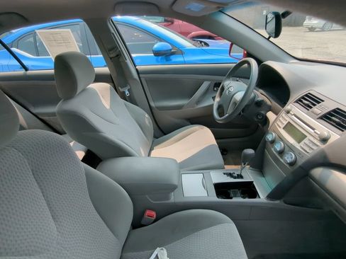 Used 2011 Toyota Camry LE FWD image 13