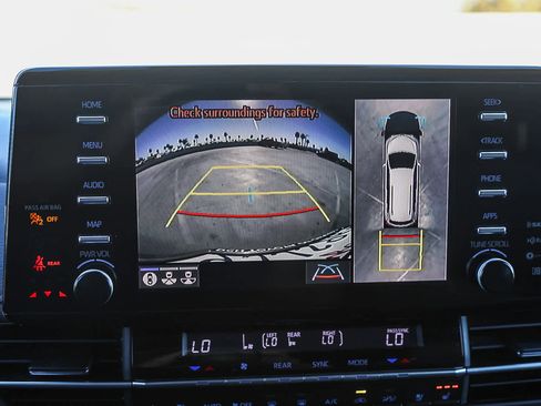 Certified 2023 Toyota Sienna Platinum image 23