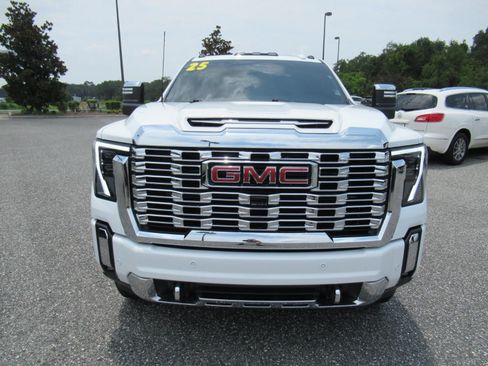 Used 2025 GMC Sierra 2500 Denali w/ Denali Reserve Package AWD/4WD image 3