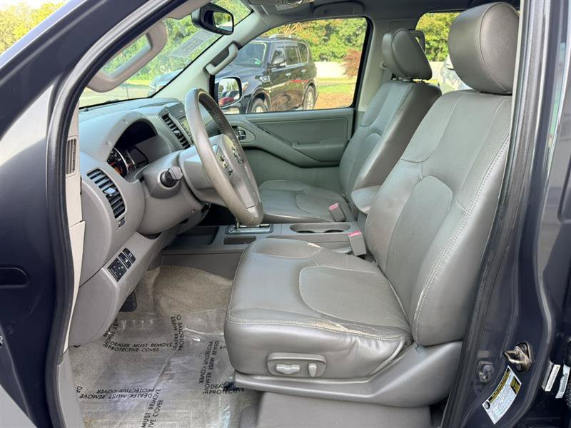 Used 2013 Nissan Frontier SL w/ Moonroof Pkg AWD/4WD image 30
