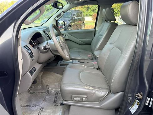 Used 2013 Nissan Frontier SL w/ Moonroof Pkg AWD/4WD image 30