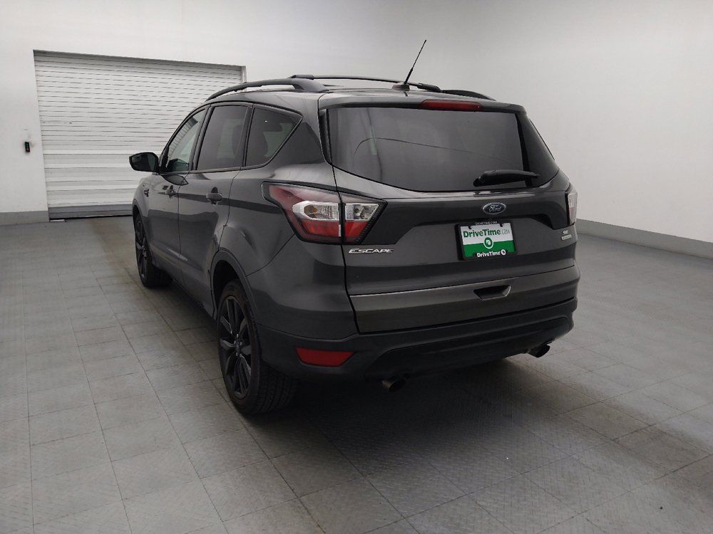Used 2017 Ford Escape SE w/ SE Sport Appearance Package FWD image 5