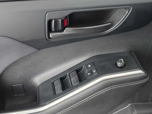 Used 2020 Toyota Highlander L FWD image 23