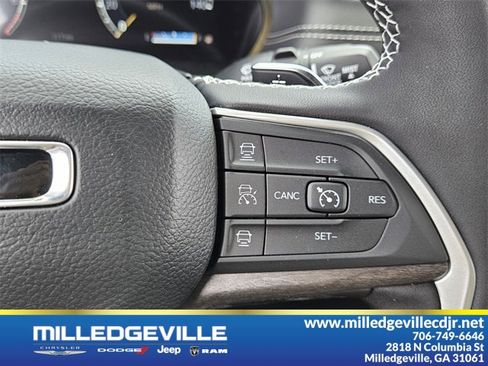 New 2025 Jeep Grand Cherokee Limited w/ Black Appearance Package image 27