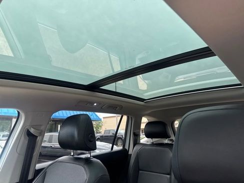 Used 2018 Volkswagen Tiguan SEL AWD/4WD image 21