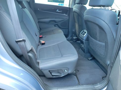Used 2020 Kia Sorento LX V6 image 31