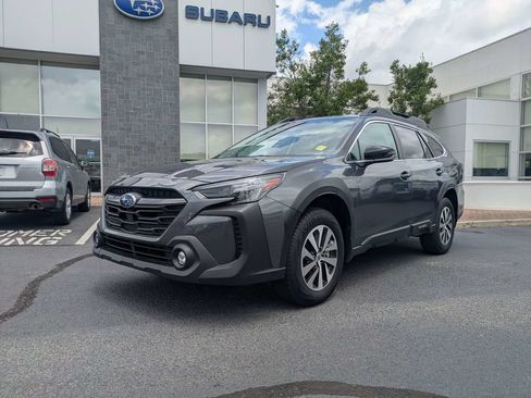Certified 2025 Subaru Outback Premium AWD/4WD image 9