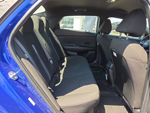 Used 2025 Hyundai Elantra SEL FWD image 14