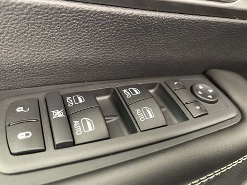 New 2026 Chrysler Pacifica Select AWD/4WD image 16