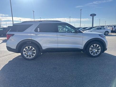 New 2026 Ford Explorer Active w/ Active Comfort Package image 4