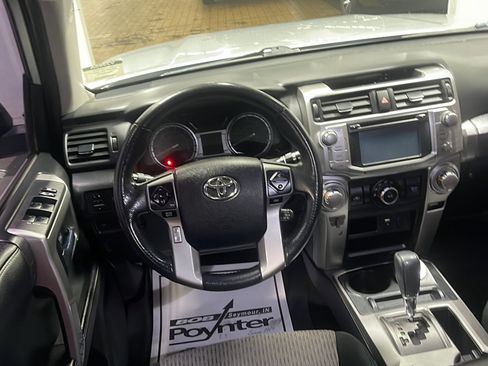 Used 2017 Toyota 4Runner SR5 AWD/4WD image 3