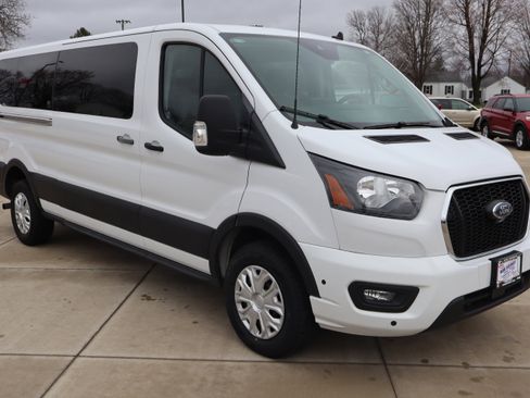 Used 2024 Ford Transit 350 XLT image 4