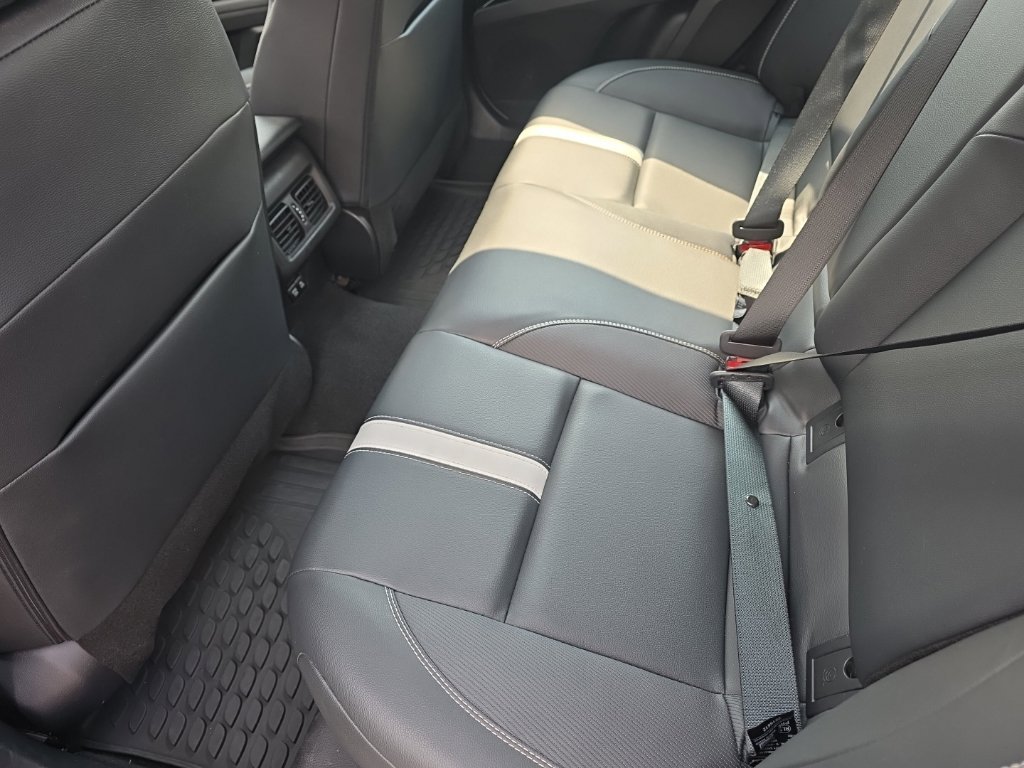 Used 2025 Toyota Camry SE FWD image 11