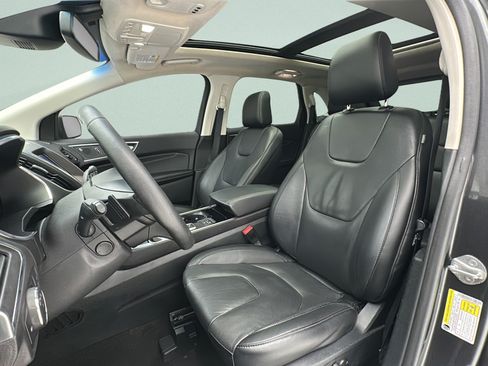 Used 2020 Ford Edge Titanium w/ Equipment Group 301A AWD/4WD image 13