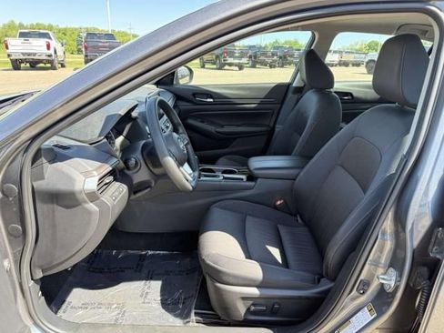 Used 2024 Nissan Altima 2.5 SV FWD image 9