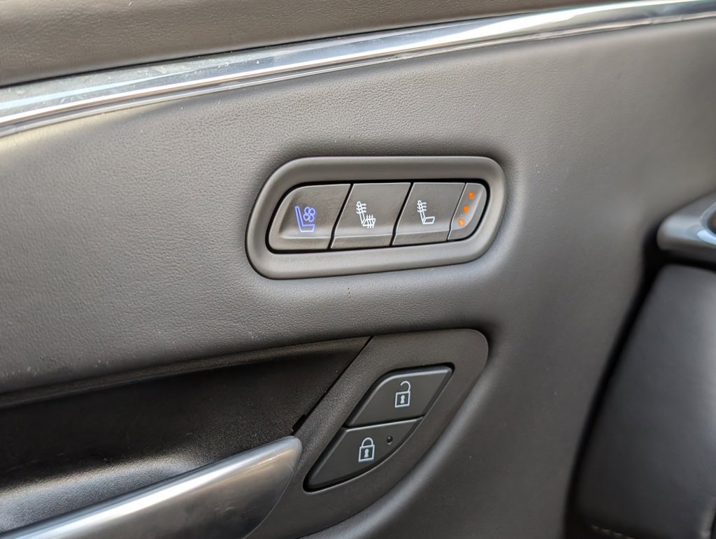 Used 2024 Cadillac Escalade Sport Platinum w/ LPO, Floor Liner Package AWD/4WD image 31
