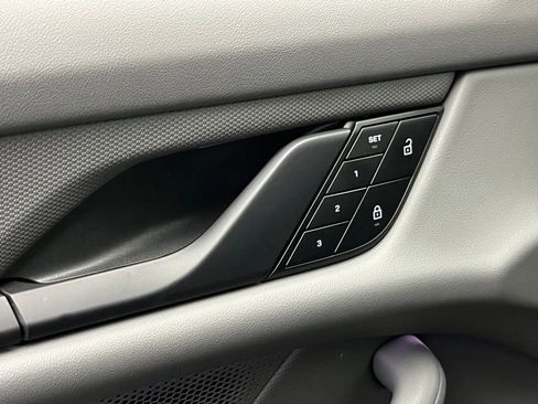 Used 2022 Porsche Taycan image 22