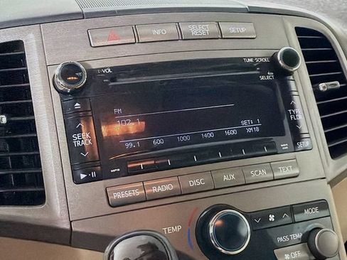 Used 2010 Toyota Venza FWD image 15