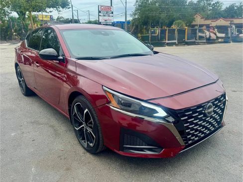 Used 2025 Nissan Altima 2.5 SR FWD image 9