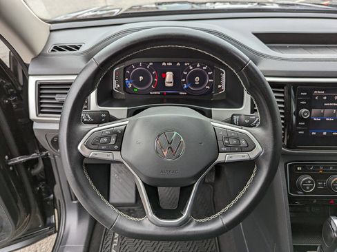 Used 2023 Volkswagen Atlas SE w/ Panoramic Sunroof Package AWD/4WD image 16