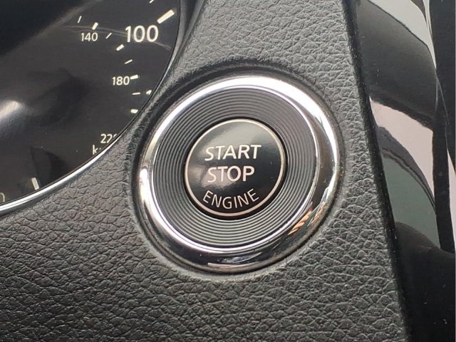 Used 2018 Nissan Rogue SV FWD image 12