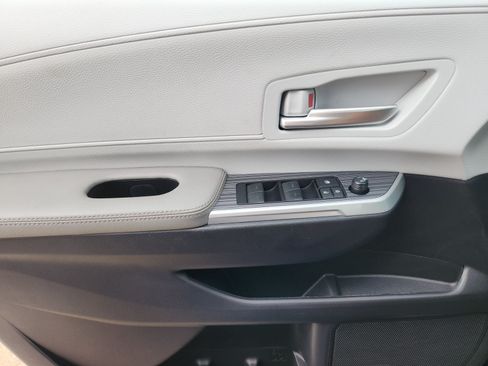 Used 2026 Toyota Sienna XLE FWD image 28