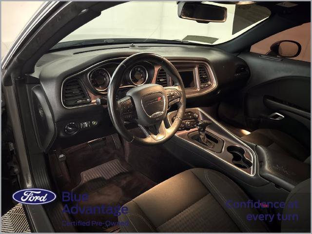 Used 2018 Dodge Challenger SXT RWD image 2